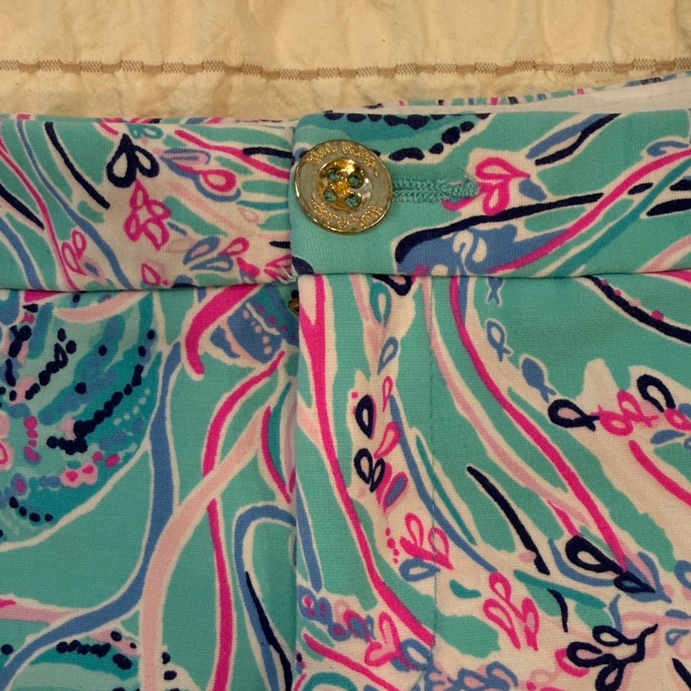 Lilly Pulitzer Turquoise Pink Navy Floral Scallop Hem Shorts size 12 EUC - Picture 3 of 9